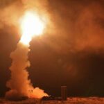 عاجل //انفجارات هائلة وحرائق مشتعلة في السعودية الآن! هجمات إيرانية مباشرة تستهدف منشآت غاز رئيسية.